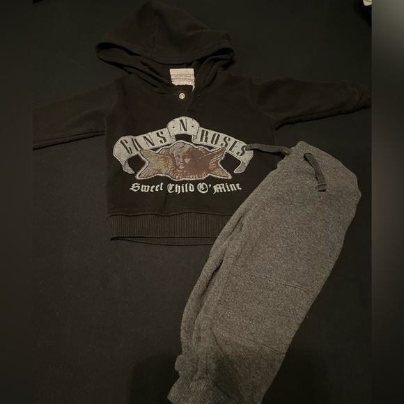Baby 2pc Guns N' Roses Long Sleeve
Fleece Pullover and Jogger Set -Black - Picture 1 of 8